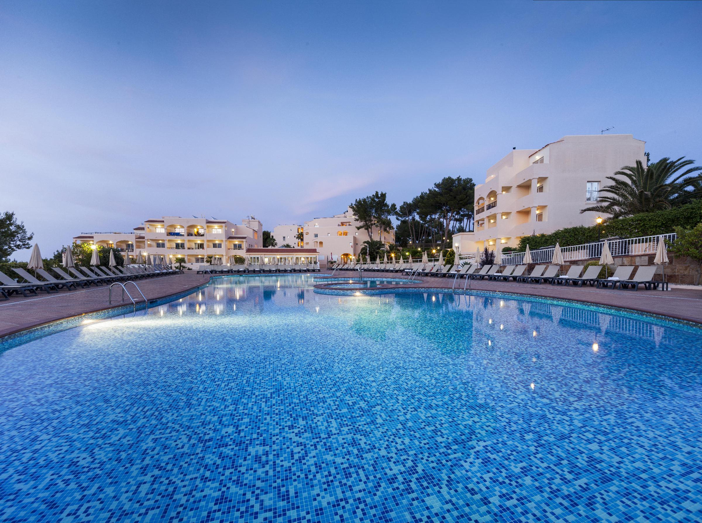 Invisa Hotel Cala Blanca, Playa Figueral, Ibiza, Spanje